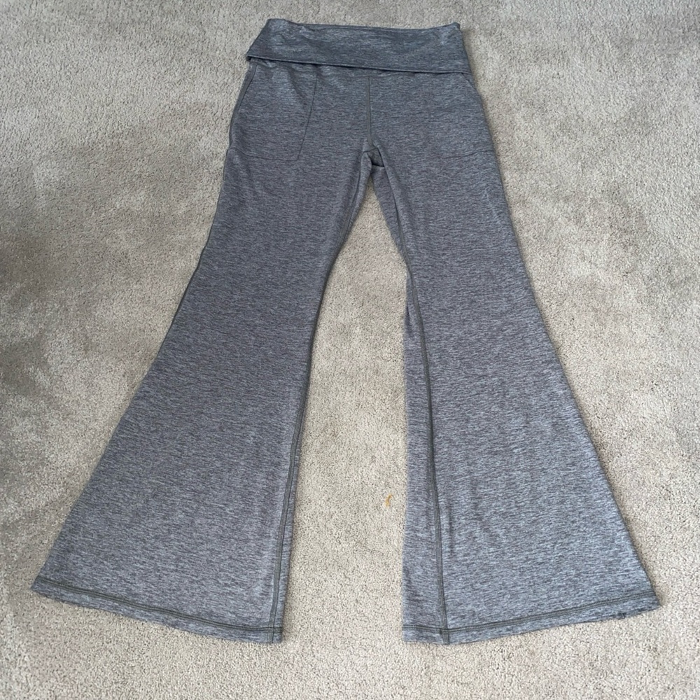 Aerie Offline The Hugger‎ Fold Over Flare Leggings Yoga Pants Gray Large Pockets